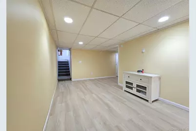 39 Anna Street, Bay Shore, NY 11706 - Photo 16