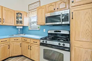 20 Laurie Rd, Brentwood, NY 11717 - Photo 6