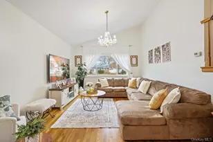 20 Laurie Rd, Brentwood, NY 11717 - Photo 10