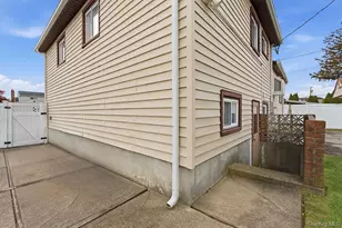 29 Lehigh Ln, Hicksville, NY 11801 - Photo 12