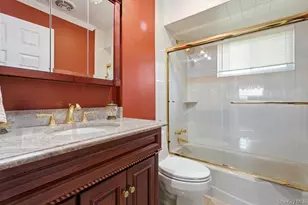 29 Lehigh Ln, Hicksville, NY 11801 - Photo 8