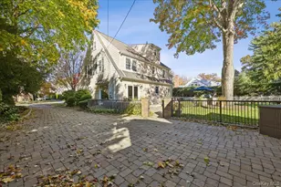 136 Locust St, Garden City, NY 11530 - Photo 32