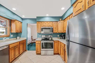 106 Fifty Acre Road S, Smithtown, NY 11787 - Photo 4