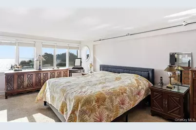 49 S Bay Avenue, Amityville, NY 11701 - Photo 22