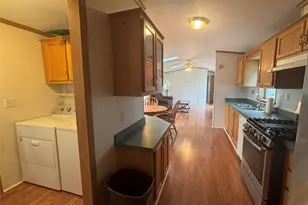 1661 Old Country Rd, Riverhead, NY 11901 - Photo 12