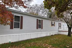 1661 Old Country Rd, Riverhead, NY 11901 - Photo 30