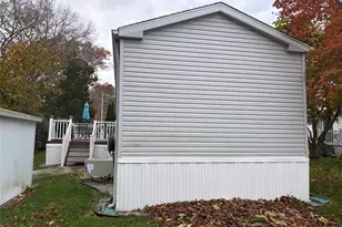 1661 Old Country Rd, Riverhead, NY 11901 - Photo 26