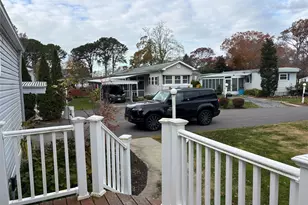 1661 Old Country Rd, Riverhead, NY 11901 - Photo 2