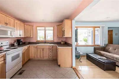 21 Woodridge Road, Hampton Bays, NY 11946 - Photo 6