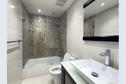 [Address not provided], Valley Stream, NY 11580 - Photo 6