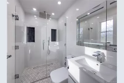 [Address not provided], Valley Stream, NY 11580 - Photo 8