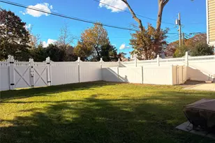 364 W 2nd St, West Islip, NY 11795 - Photo 26