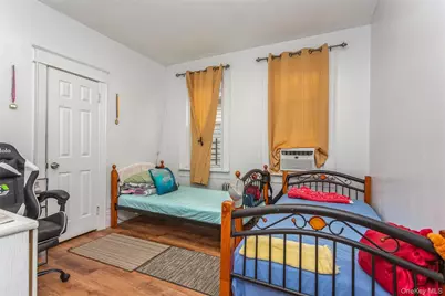 1646 Radcliff Avenue, Bronx, NY 10462 - Photo 18