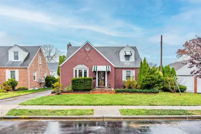 35 Lipton Lane, Williston Park, NY 11596 - Photo 1