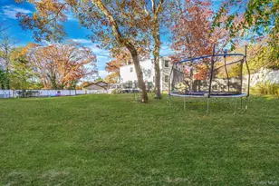 18 Ashford Dr, Ridge, NY 11961 - Photo 4