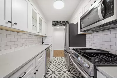 5 Birchwood Court #3N, Mineola, NY 11501 - Photo 8