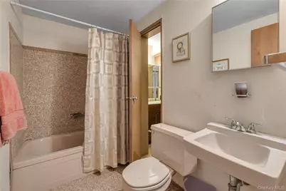 96 Split Cedar Drive, Islandia, NY 11749 - Photo 8