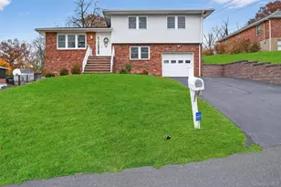 3 Georgian Dr, Stony Point, NY 10980 - Photo 2