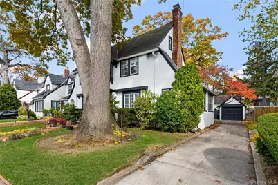 11245 178th Street, Addisleigh Park, NY 11433 - Photo 2