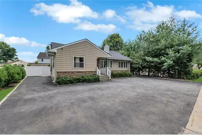 531 Old Country Road, Plainview, NY 11803 - Photo 2