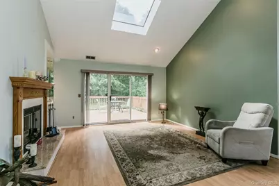 14 Mystic Circle, Bay Shore, NY 11706 - Photo 4