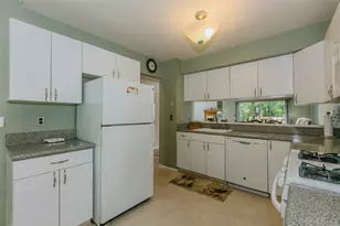 14 Mystic Cir, Bay Shore, NY 11706 - Photo 10