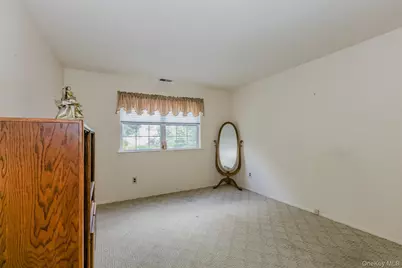 14 Mystic Circle, Bay Shore, NY 11706 - Photo 18