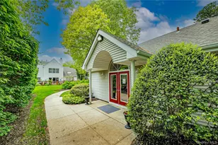 14 Mystic Cir, Bay Shore, NY 11706 - Photo 26