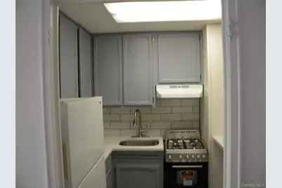 70-25 Yellowstone Boulevard #17Q, Forest Hills, NY 11375 - Photo 12