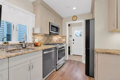 33 Pratt Street, New Rochelle, NY 10801 - Photo 10