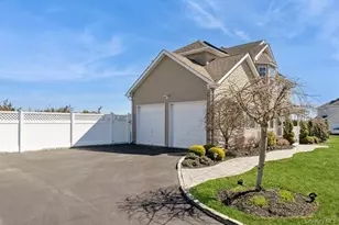 49 Calverton (Canterbury) Ct, Wading River, NY 11792 - Photo 4