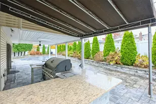 709 Demott Ct, Westbury, NY 11590 - Photo 28