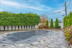 709 Demott Ct, Westbury, NY 11590 - Photo 30