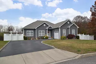 11 Macintosh, Selden, NY 11784 - Photo 2