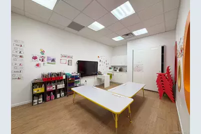 192-11 Union Tpke, Fresh Meadows, NY 11366 - Photo 6