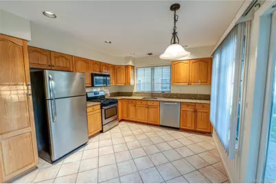 4 Cedar Ridge Lane, Bay Shore, NY 11706 - Photo 10