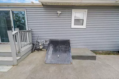 13 Poplar Street, Central Islip, NY 11722 - Photo 8