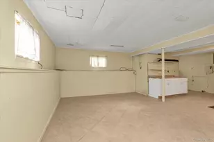 7-32 128th St, College Point, NY 11356 - Photo 12