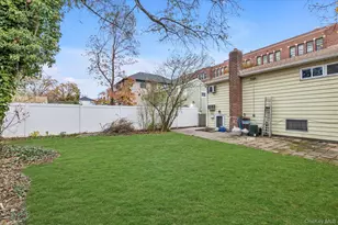 7-32 128th St, College Point, NY 11356 - Photo 14