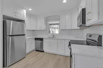 4 Hillsdale Lane, Coram, NY 11727 - Photo 8