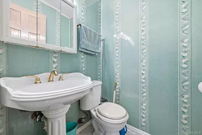 120 Bruce Terrace, Carle Place, NY 11501 - Photo 14