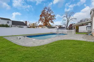 300 W 21st St, Deer Park, NY 11729 - Photo 24