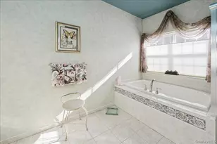 51 Windwatch Dr Dr, Hauppauge, NY 11788 - Photo 22