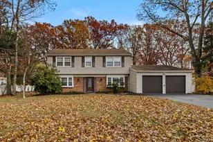 19 Barnwell Ln, Stony Brook, NY 11790 - Photo 2