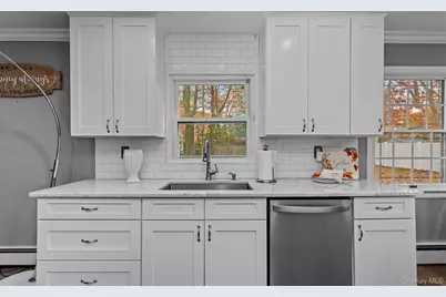 19 Barnwell Lane, Stony Brook, NY 11790 - Photo 4