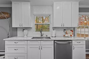 19 Barnwell Ln, Stony Brook, NY 11790 - Photo 4