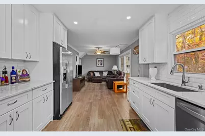 19 Barnwell Lane, Stony Brook, NY 11790 - Photo 8