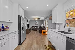 19 Barnwell Ln, Stony Brook, NY 11790 - Photo 8