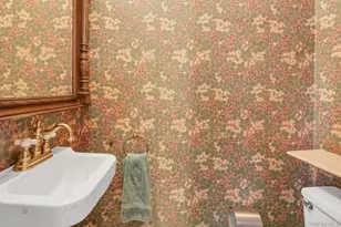 733 Stuart Ave, Mamaroneck, NY 10543 - Photo 12