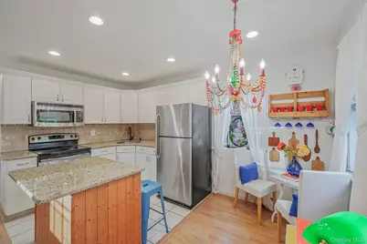 156 Clinton Avenue, Patchogue, NY 11772 - Photo 10